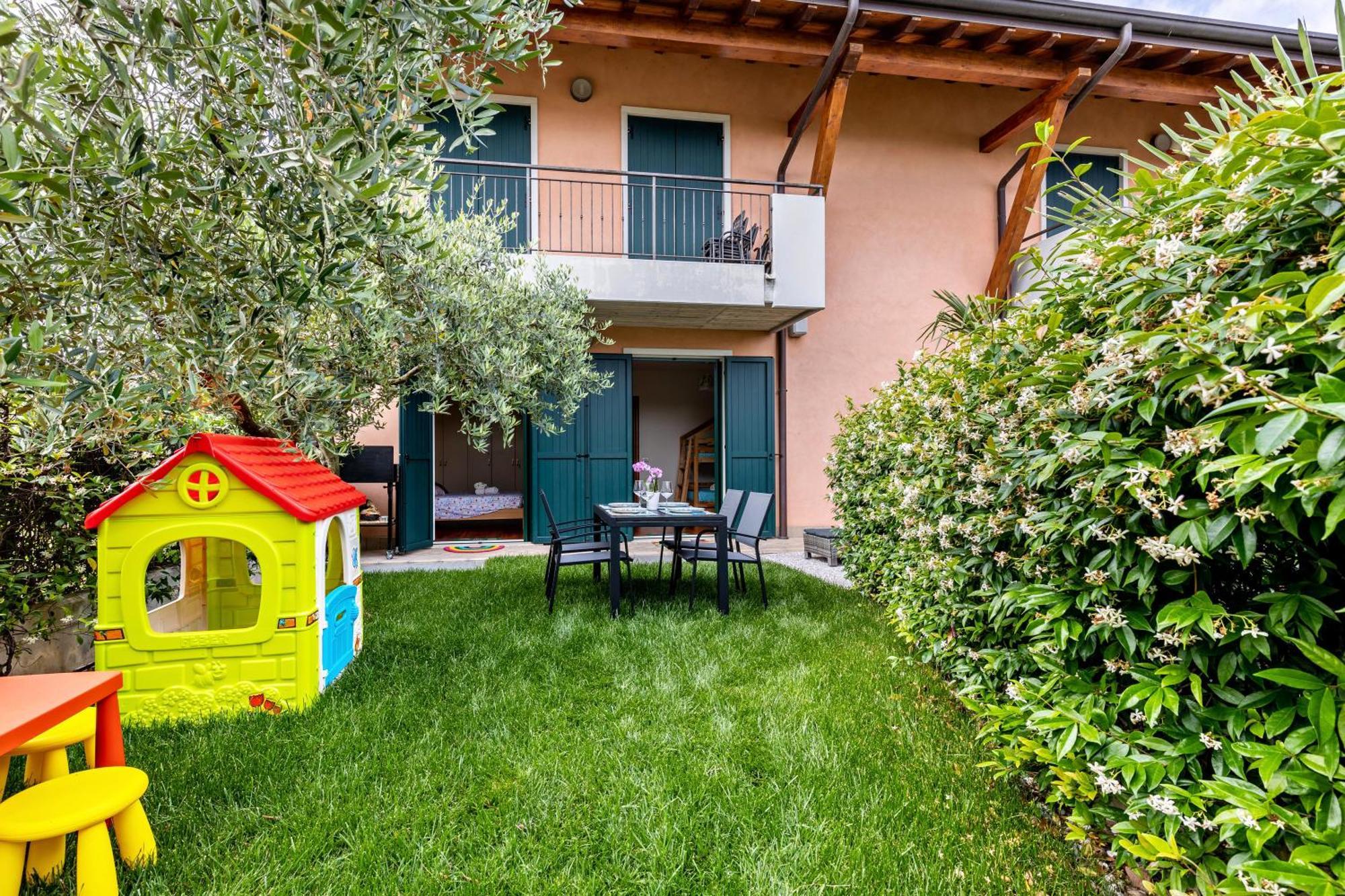 Bluemoon -Luminoso Apt Con Piscina Lazise Bagian luar foto
