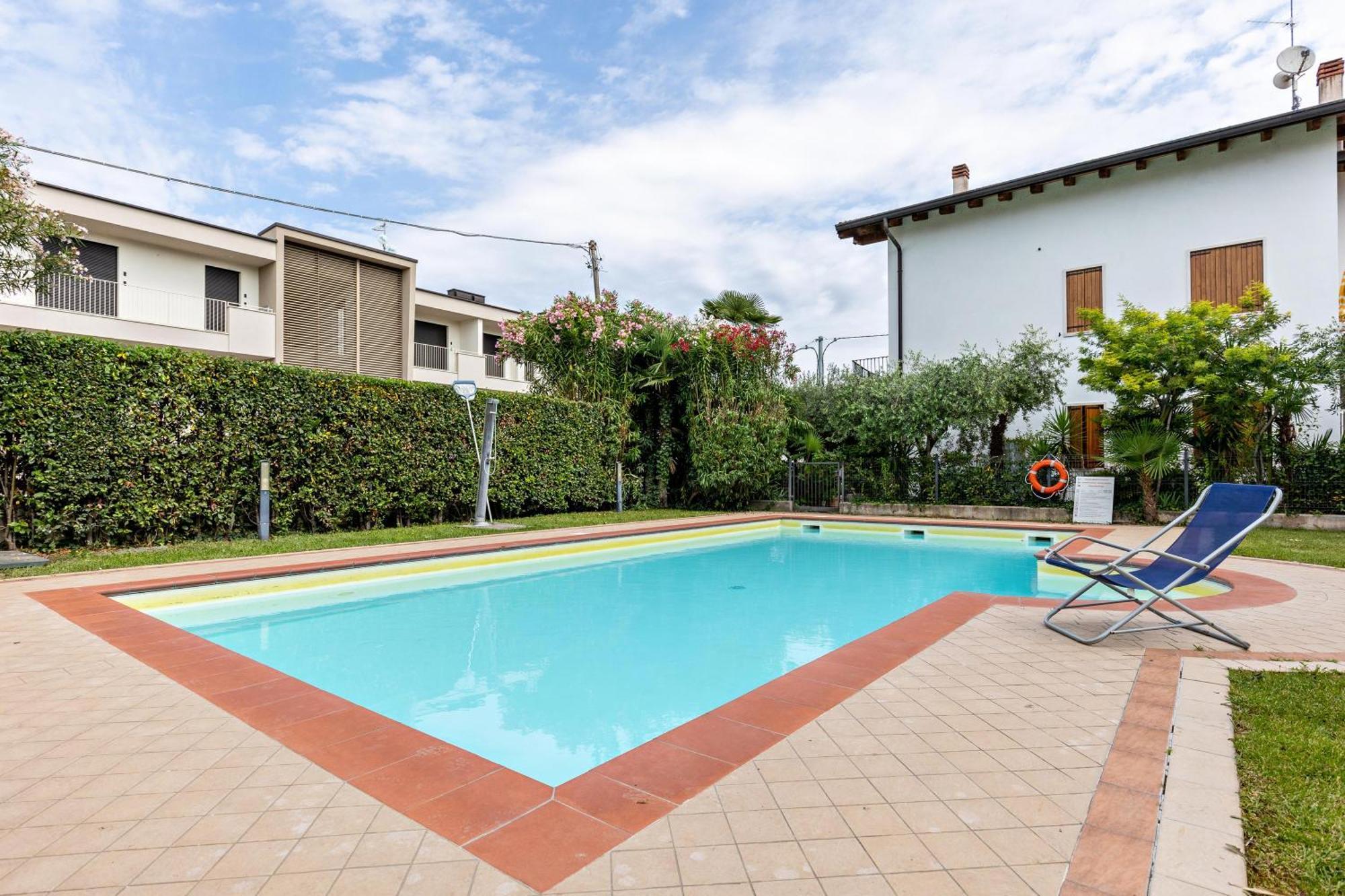 Bluemoon -Luminoso Apt Con Piscina Lazise Bagian luar foto